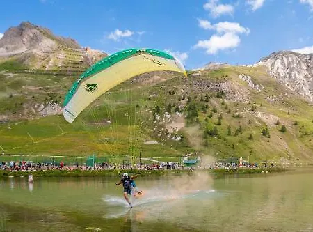 Langley 2100 Отель 3*